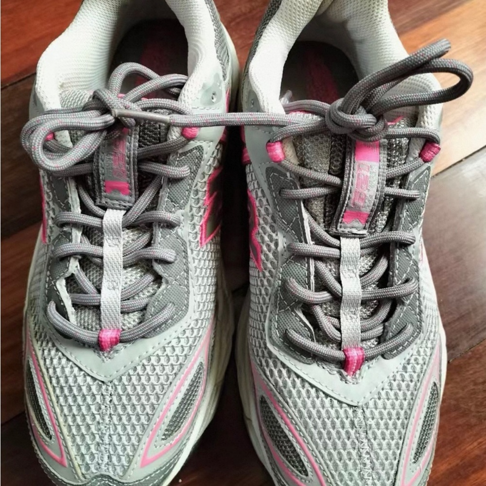New Balance Women's Athletic Shoes in Gray and Pink